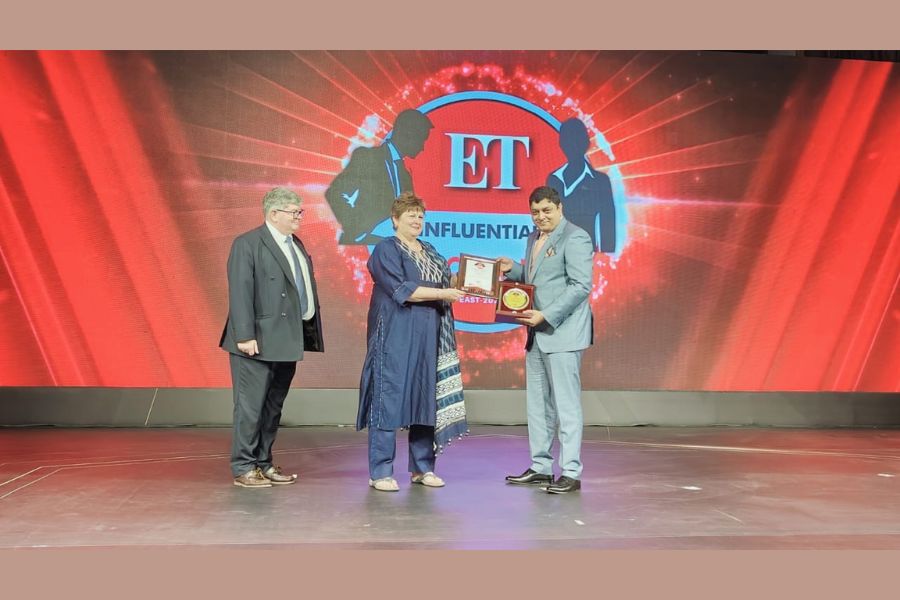 Charchit Mishra Wins ET's "Influential Personality Award East 2023" for Dynamic Leadership in Shipment & Logistics