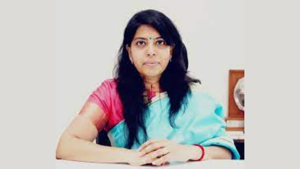 Pulled By Gujarat Hc Surat Civic Chief Shalini Agarwal Goes Berserk