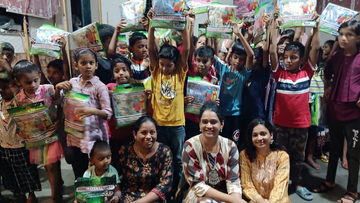 Ankibai Ghamandiram Gowani trust donates 2000 raincoats to the poor children during monsoon