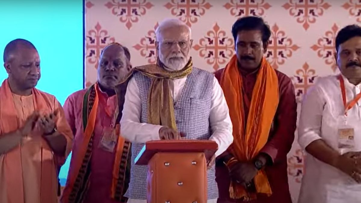 Prime Minister inaugurates NDDB’s 4000 cubic mtr dung-based biogas plant at Varanasi Milk Union