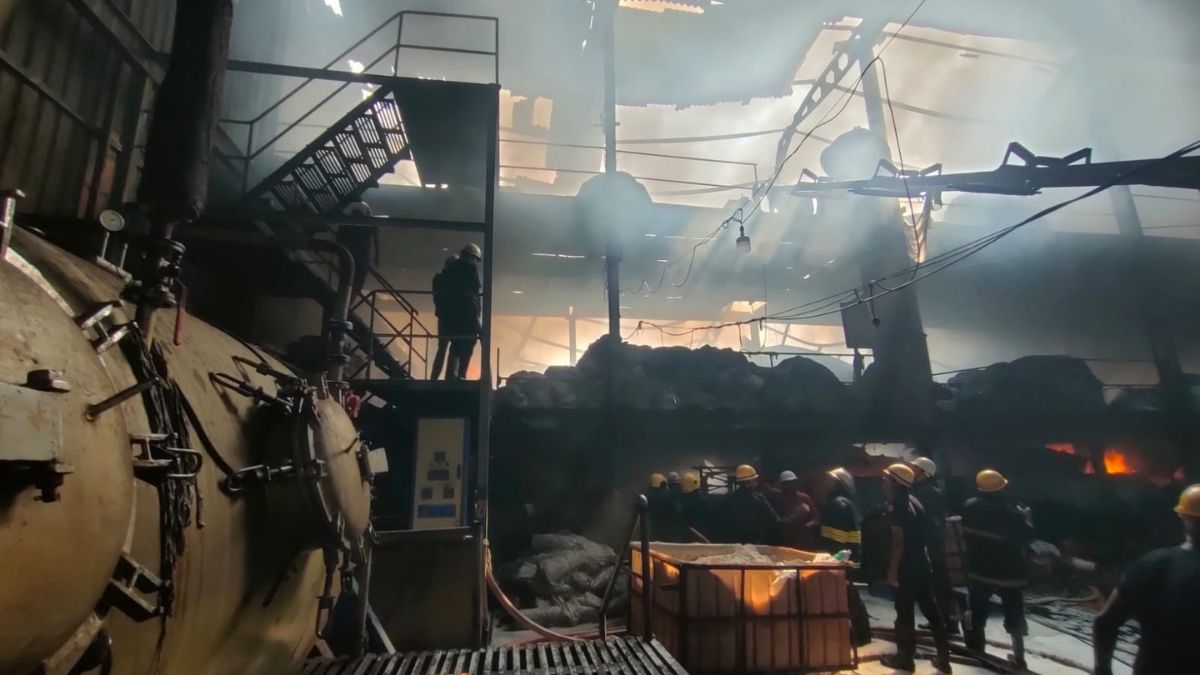 Inferno in Pandesara GIDC: Parag Textile Mill Engulfed in Massive Fire