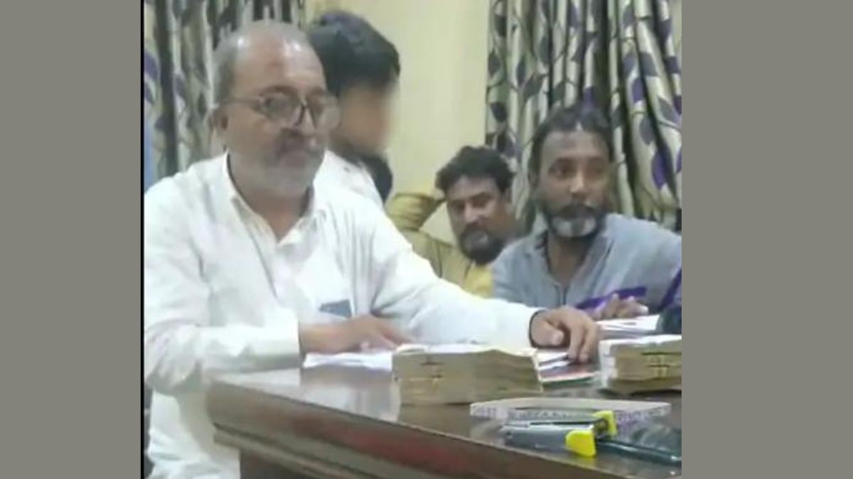 Congress and BJP Leaders Allegedly Distribute Cash in Surat Slums