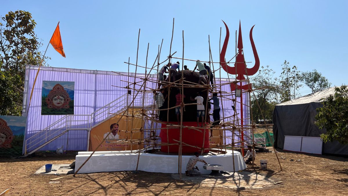 Gujarat : 15-Foot Tall Rudraksha Shivling to Mesmerize Devotees During Mahashivratri in Valsad