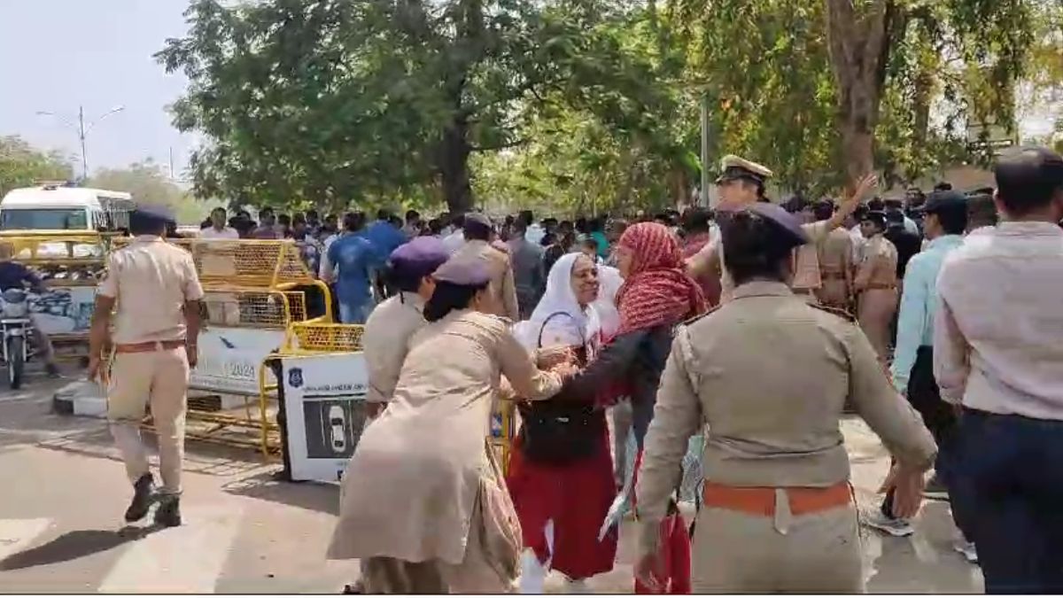 Gujarat : Employees demanding Old Pension Scheme detained in ...