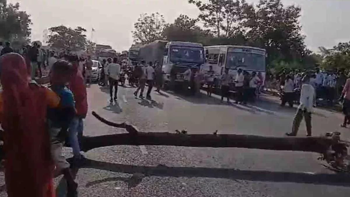Gujarat : Highway Blockade in Gamdi Village Leads to Chaos and Protest