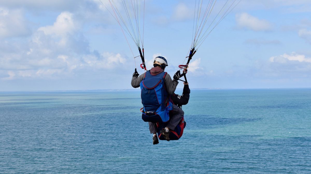 Tourist Dies in Paragliding Mishap at Mandvi Beach, Four Booked for Culpable Homicide