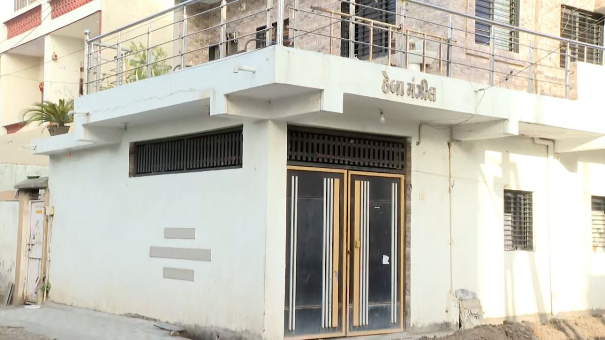 Rajkot officials land in ACB net due to corruption charges.