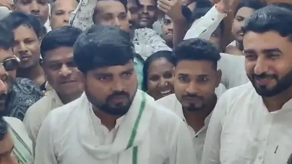 The tribal people led by Aam Aadmi Party (AAP) MLA Chaitar Vasava entered into fierce confrontation with the police