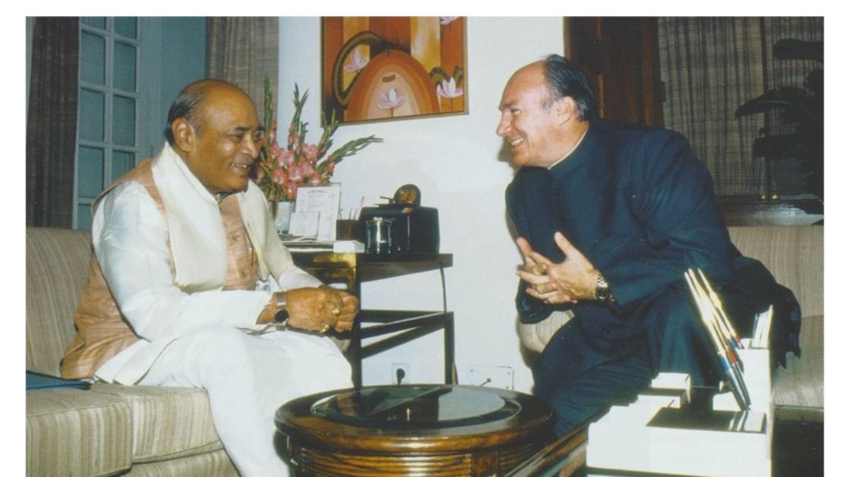 Prince Karim Aga Khan passes away, Surat mourns