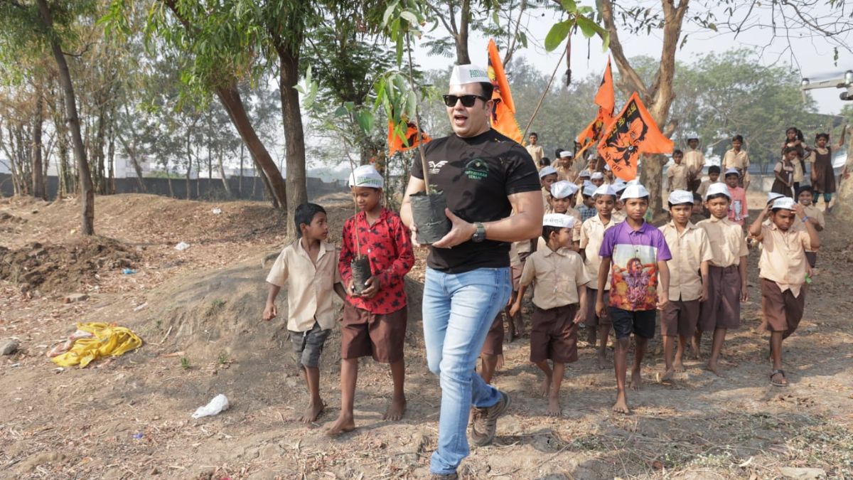 Greenman Viral Desai World Environment Day 2025 tree plantation campaign, the blunt times