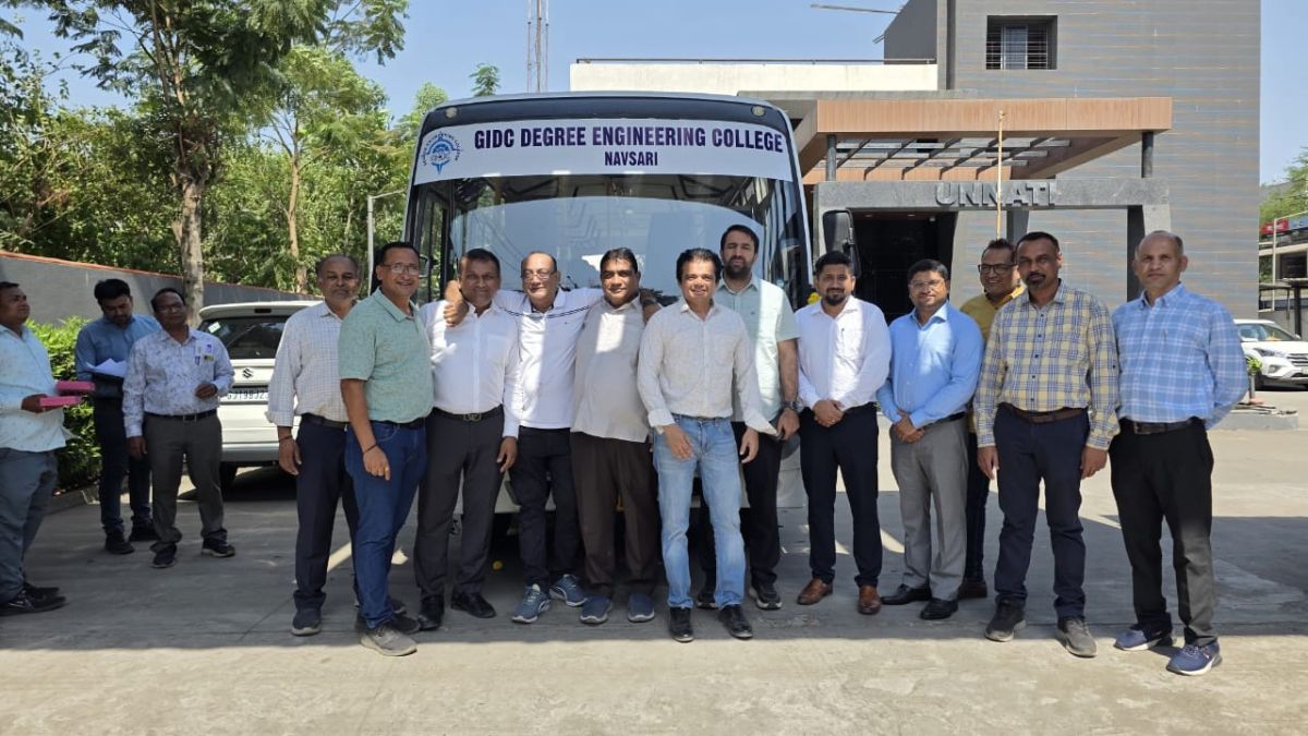 Sachin Notified Authority bus donation, the blunt times