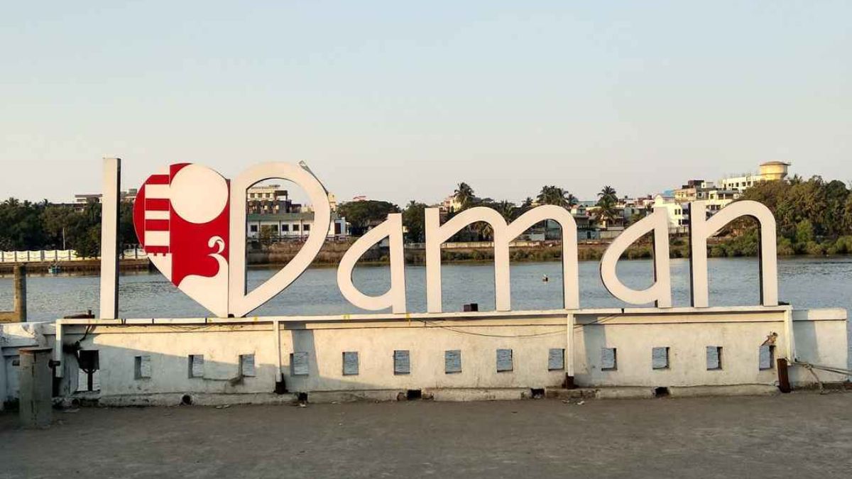 Vapi car owners hire drivers to avoid liquor cases in Gujarat, the blunt times