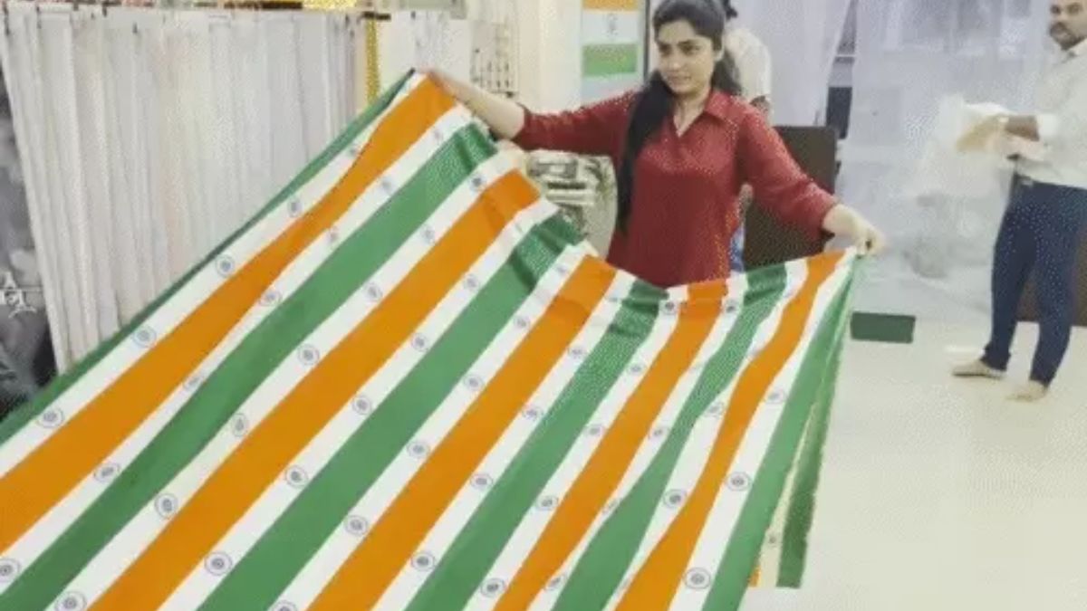 Surat textile industry gets Rs 100 Cr tricolour orders for I-Day, the blunt times