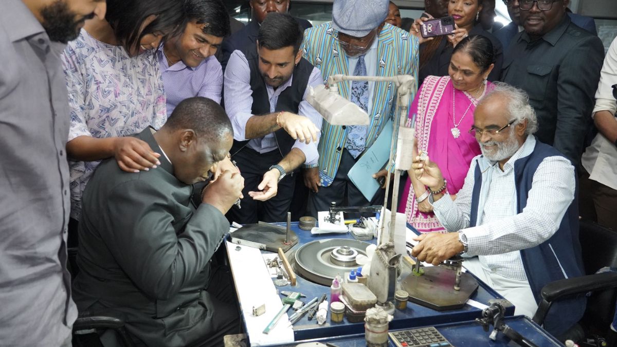 Zimbabwe Vice President Visit Surat Diamond factory, the blunt times