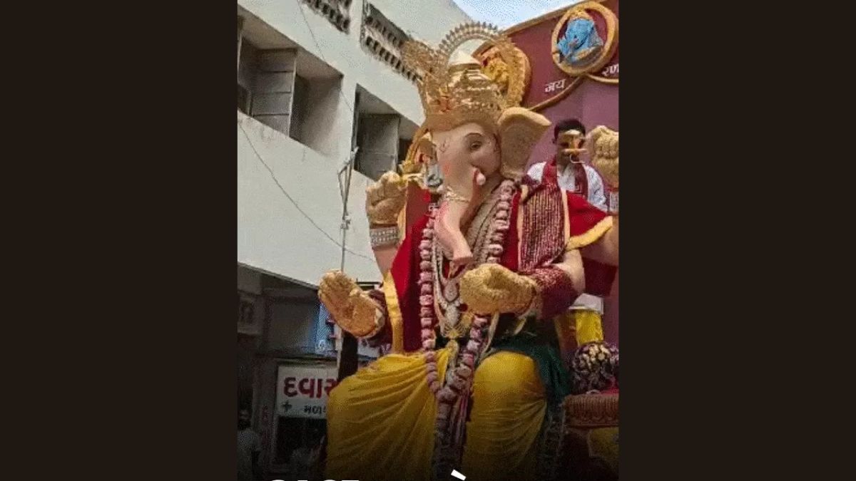 Richest Ganesha of Gujarat in Surat, the blunt times