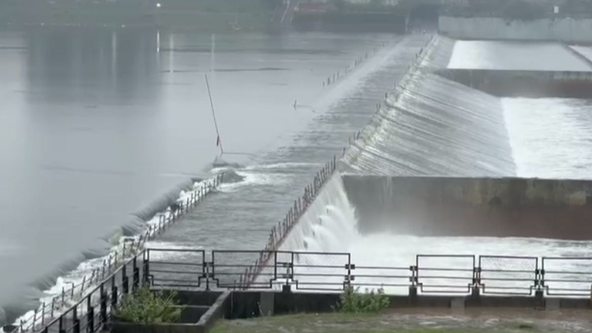 Tapi River Causeway Surat, the blunt times