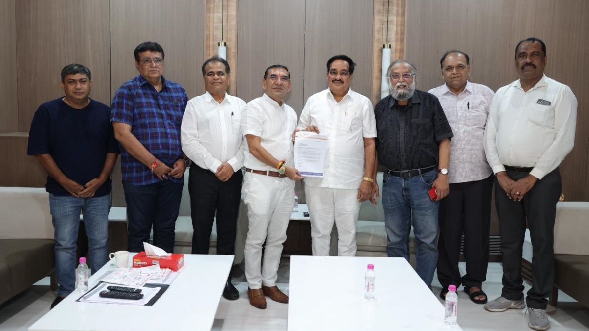 SGCCI delegation meet CR Paatil for GST reduction, the blunt times