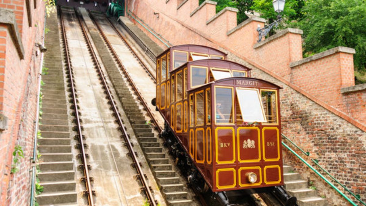 Gujarat Chotila Dungar funicular coach, the blunt times