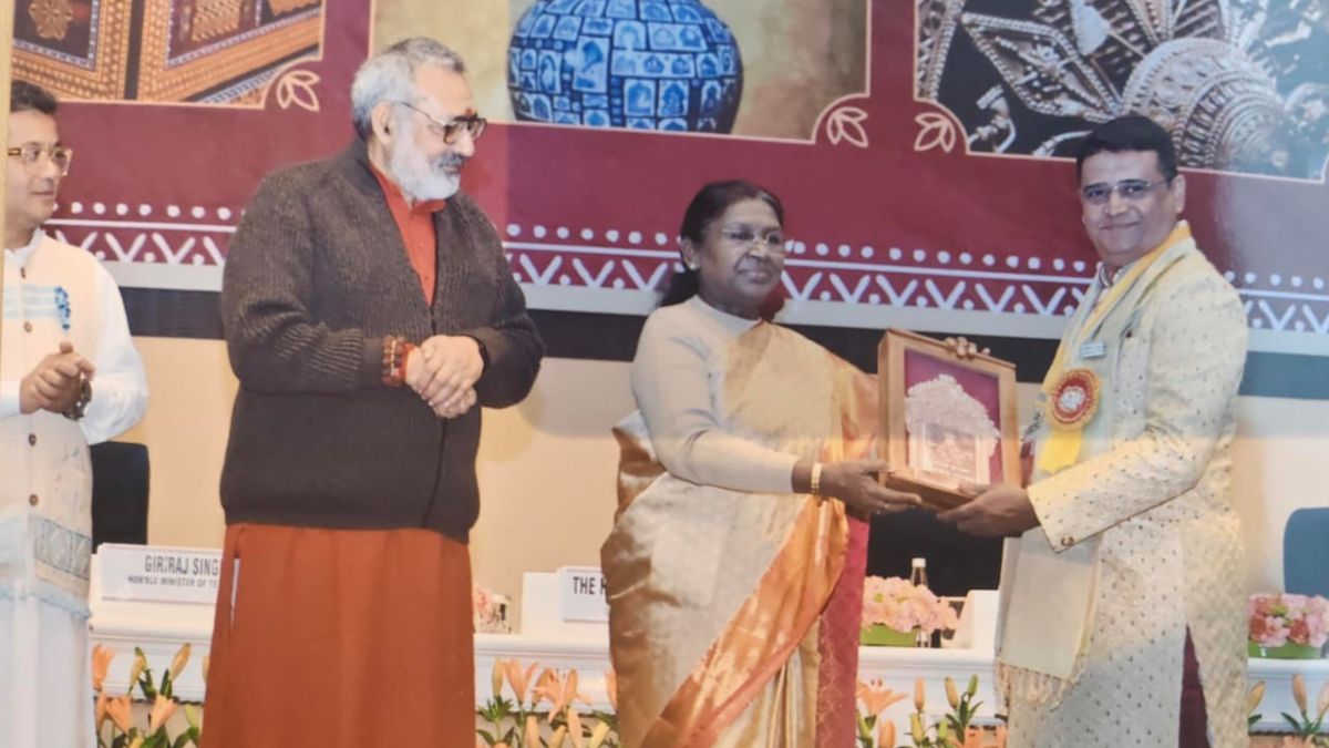 Saadeli Wood Craft National Award, the blunt times