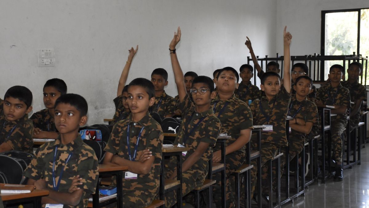 Raksha Shakti School Gujarat defence training, the blunt times