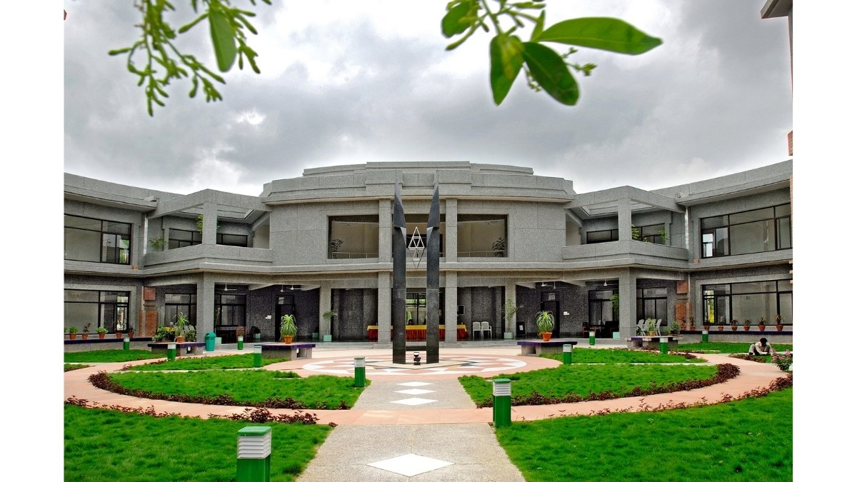 IIM Lucknow, TimesPro invite applications for the 10th intake of the Chief Strategy Officers Programme-PNN