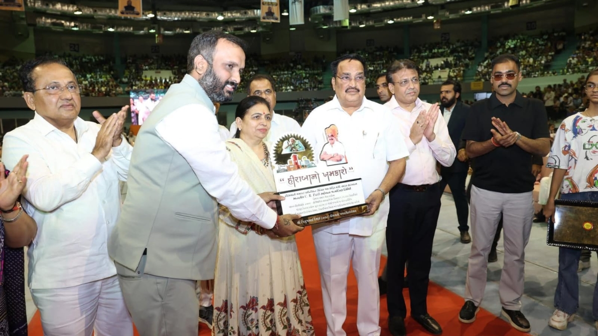 5,100 Girls Get Rs. 7,500 Educational Assistance as Union Minister Of Jal Shakti Of India CR Patil’s Birthday Celebrated with Social Service Initiatives-TBT