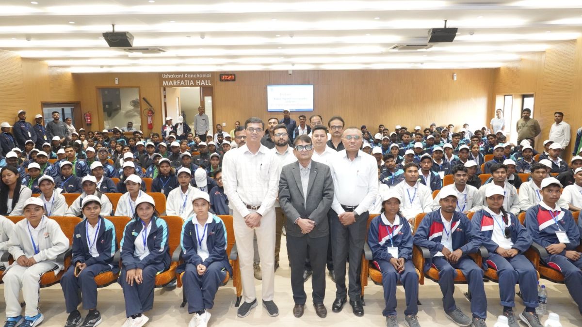 Naxal-affected youth visit Surat SGCCI, the blunt times