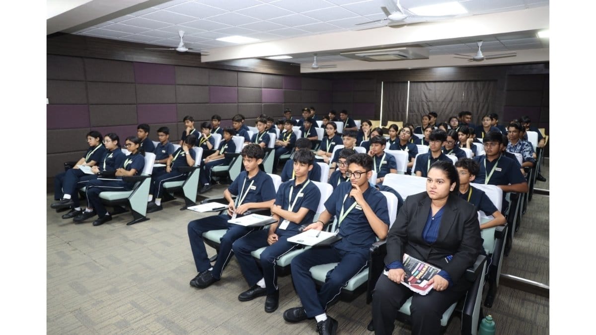 On World Health Day, Dr. Jagdish Sakhiya Educates Teens on Smart Skin Care Habits at G. D. Goenka School-PNn