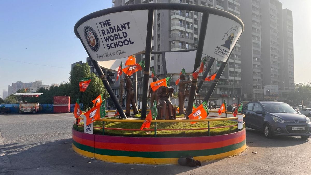 Surat traffic island political controversy, the blunt times