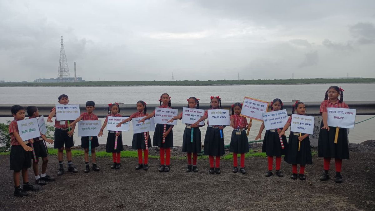 Surat : Students Spread Tapi River Conservation Message on Tapi Pragatya Divas Tapi River conservation campaign Surat, the blunt times