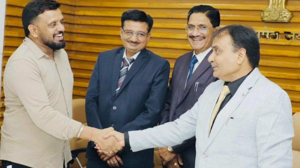 Surat Lok Adalat cheque bounce case, the blunt times
