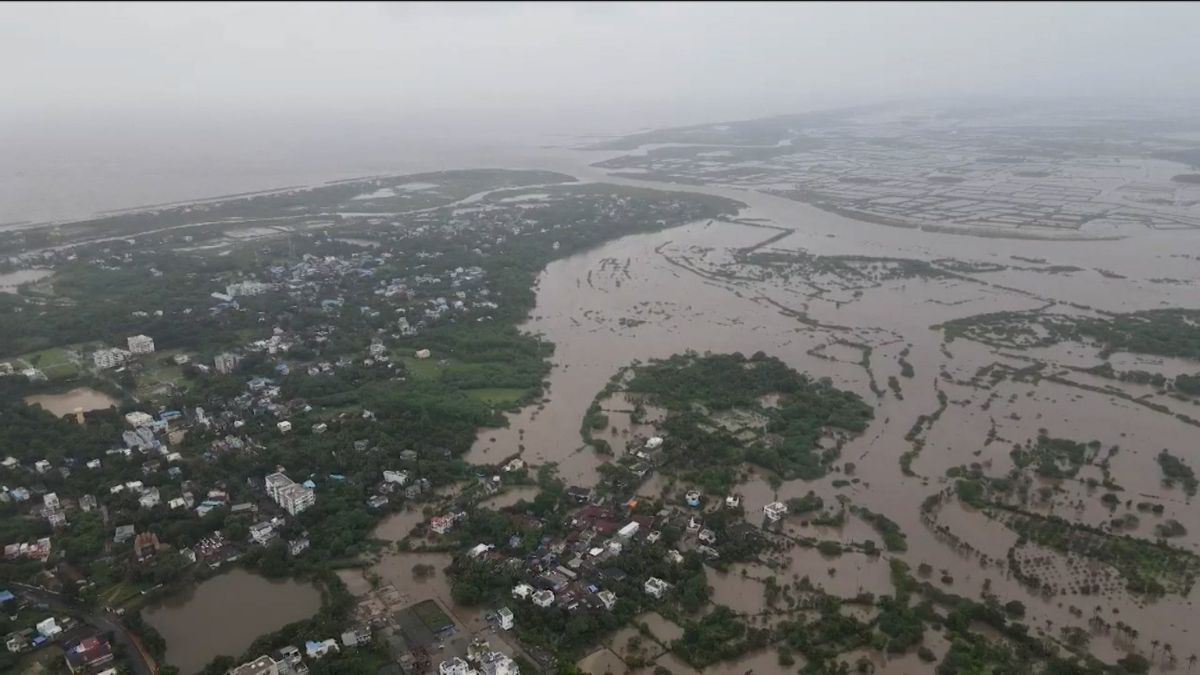Gujarat Rain : 800 Evacuated in Valsad as Rising Auranga River Triggers Flood Alert Valsad Auranga River flood alert, the blunt times