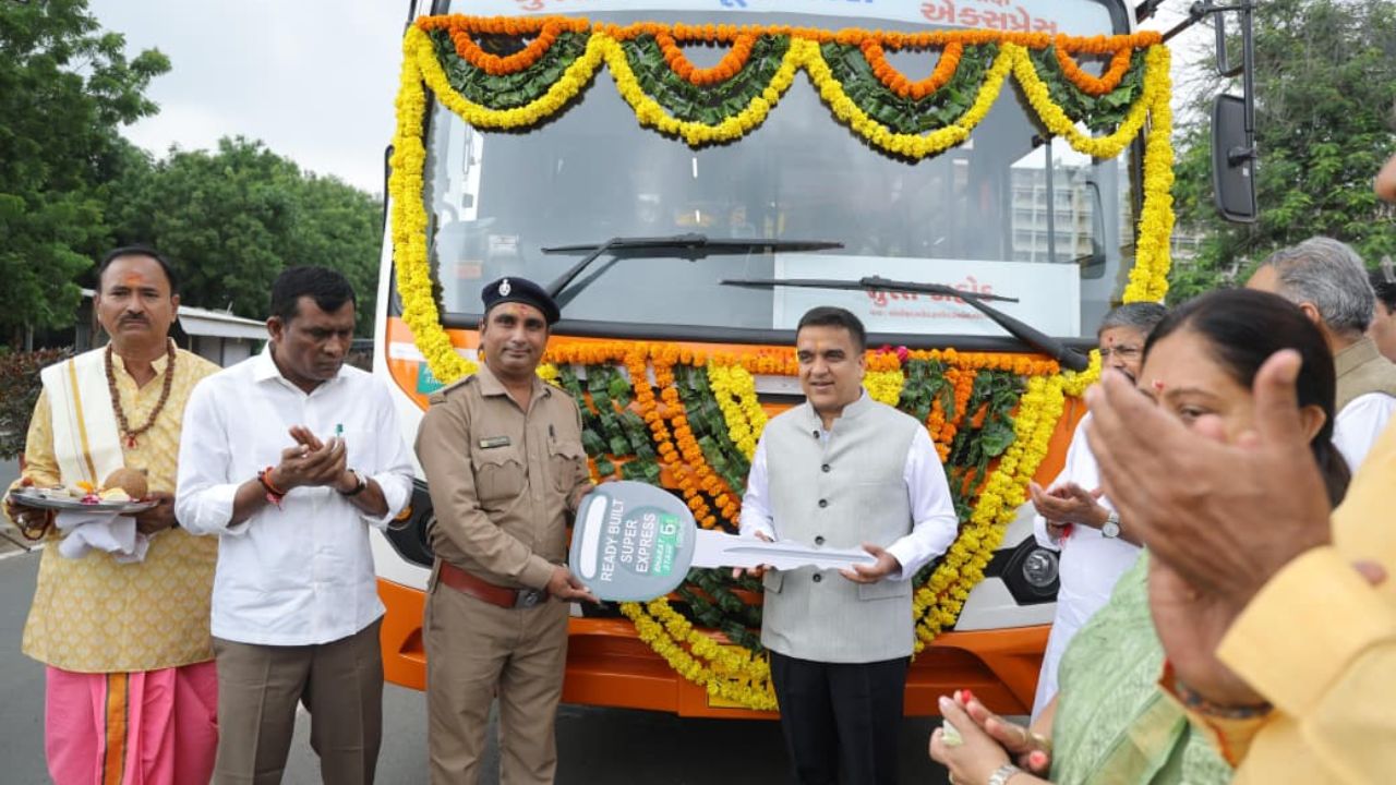 Gujarat : 101 New GSRTC Buses Flagged Off Ahead of Raksha Bandhan 101 new GSRTC buses flagged off Gujarat, the blunt times