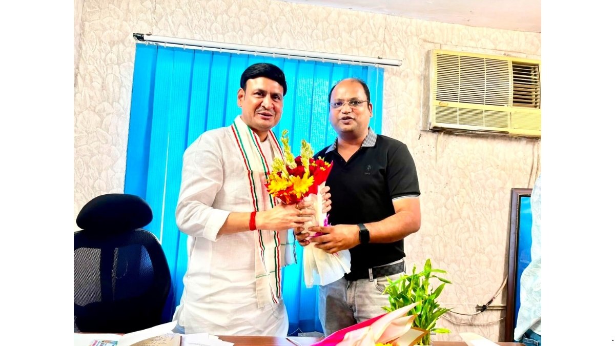 Nikhil Singhal Emerges as Grassroots Leader in Noida, Meets AICC Secretary & UP Co-Incharge Sanjiv Arya Media strategist Nikhil Singhal with Sanjiv Arya Congress