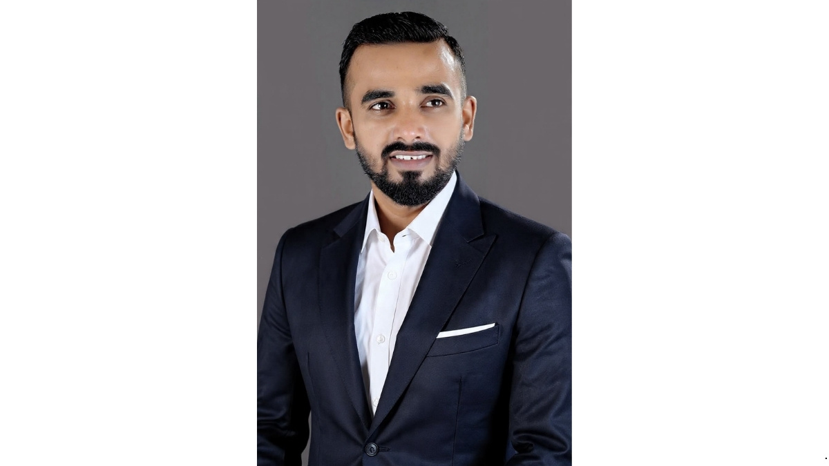Nadir Godrej launches Dheeraj Gupta’s book ‘Loved By A Billion’. Nadir Godrej launches Dheeraj Gupta's book 'Loved By A Billion'.