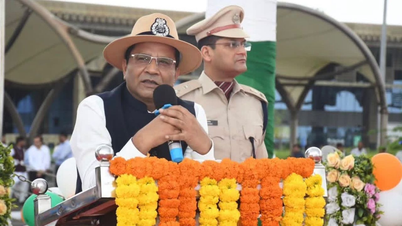 Surat Airport Row: CISF Cap Worn by Director Sparks Protocol Questions Surat Airport CISF cap controversy, the blunt times