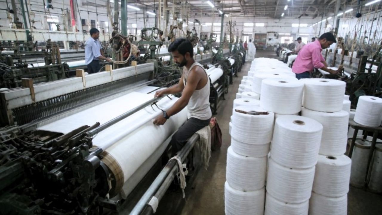 Surat Pandesara weavers yarn crisis, the blunt times