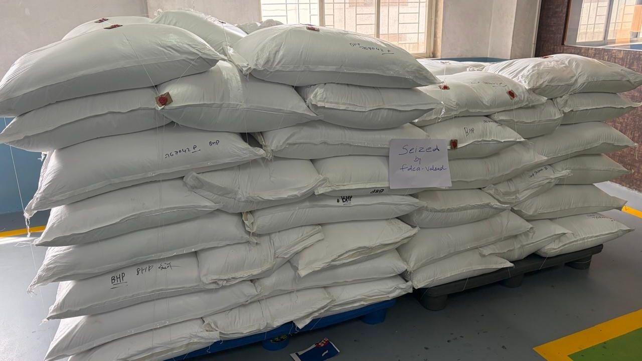 Gujarat : Rs.26 Lakh Hing Stock Seized in Umargam Umargam hing seizure Gujarat, the blunt times