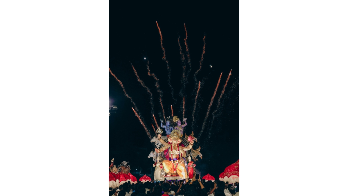 Surat’s ‘Mannat Ka Raja’ Ganesh Mahotsav Brings Konark Sun Temple Theme to Althan-TBT