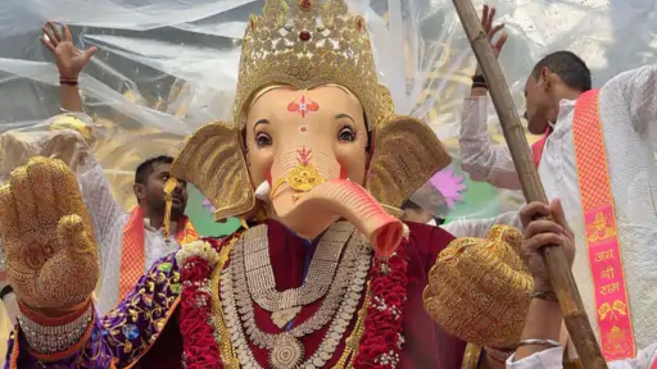 Surat’s Richest Ganesha, the blunt times