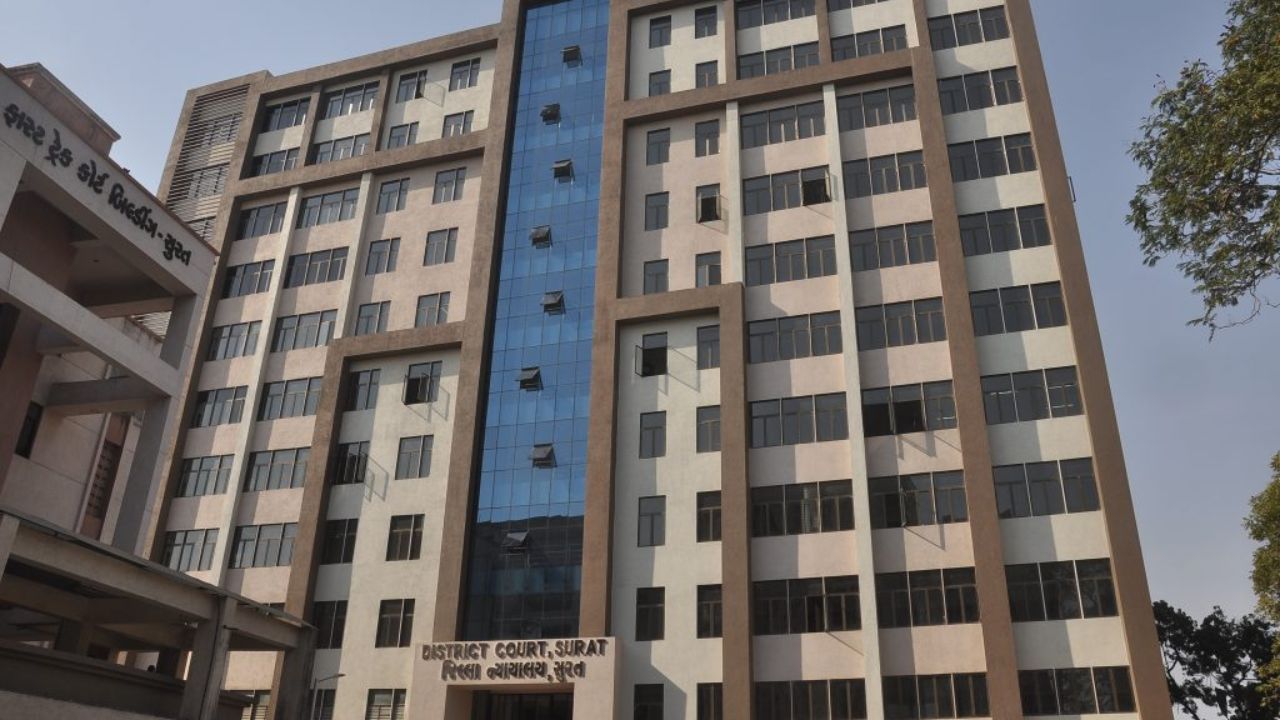 Surat lawyers protest Gujarat Rent Bill, the blunt times