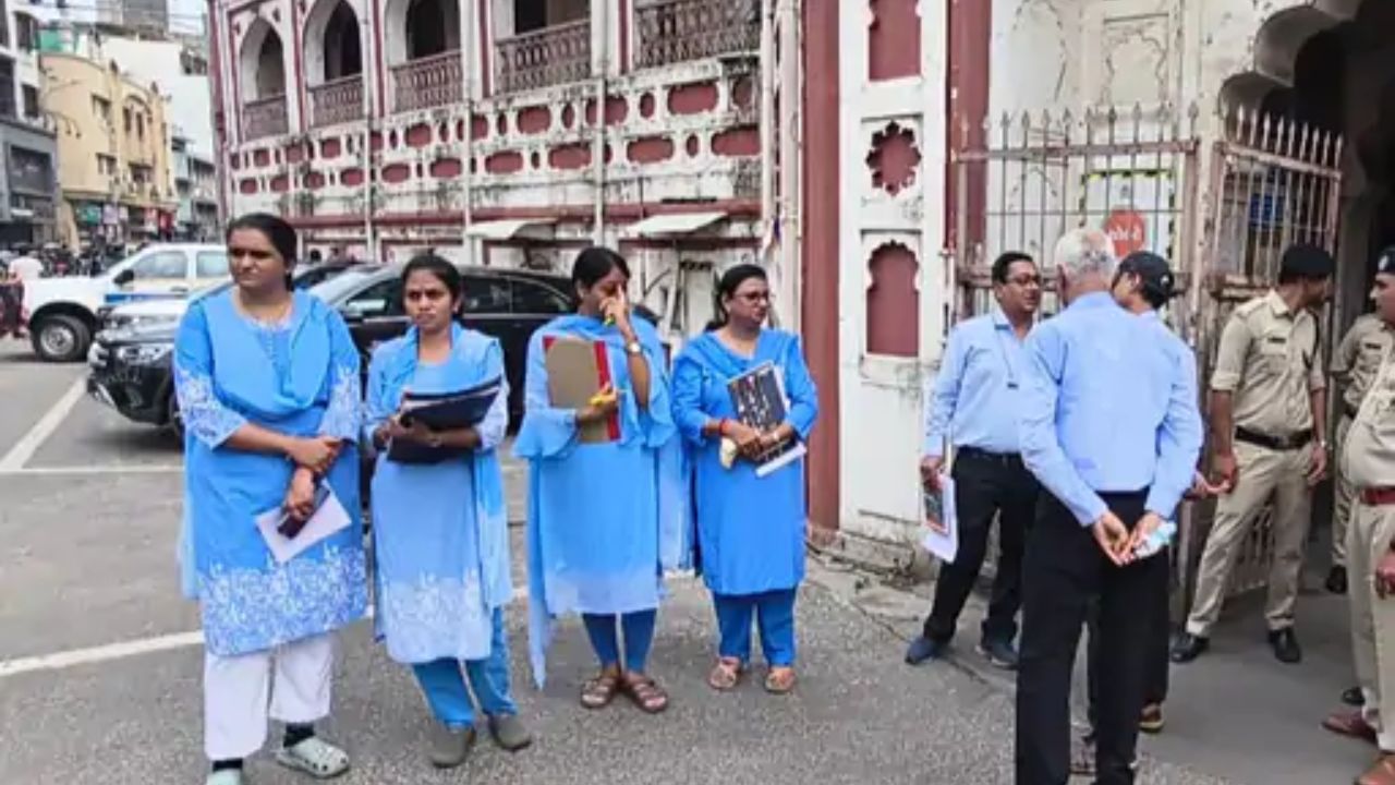 SMC Cracks Down on Late Employees With Surprise Checks SMC employee attendance checks, the blunt times