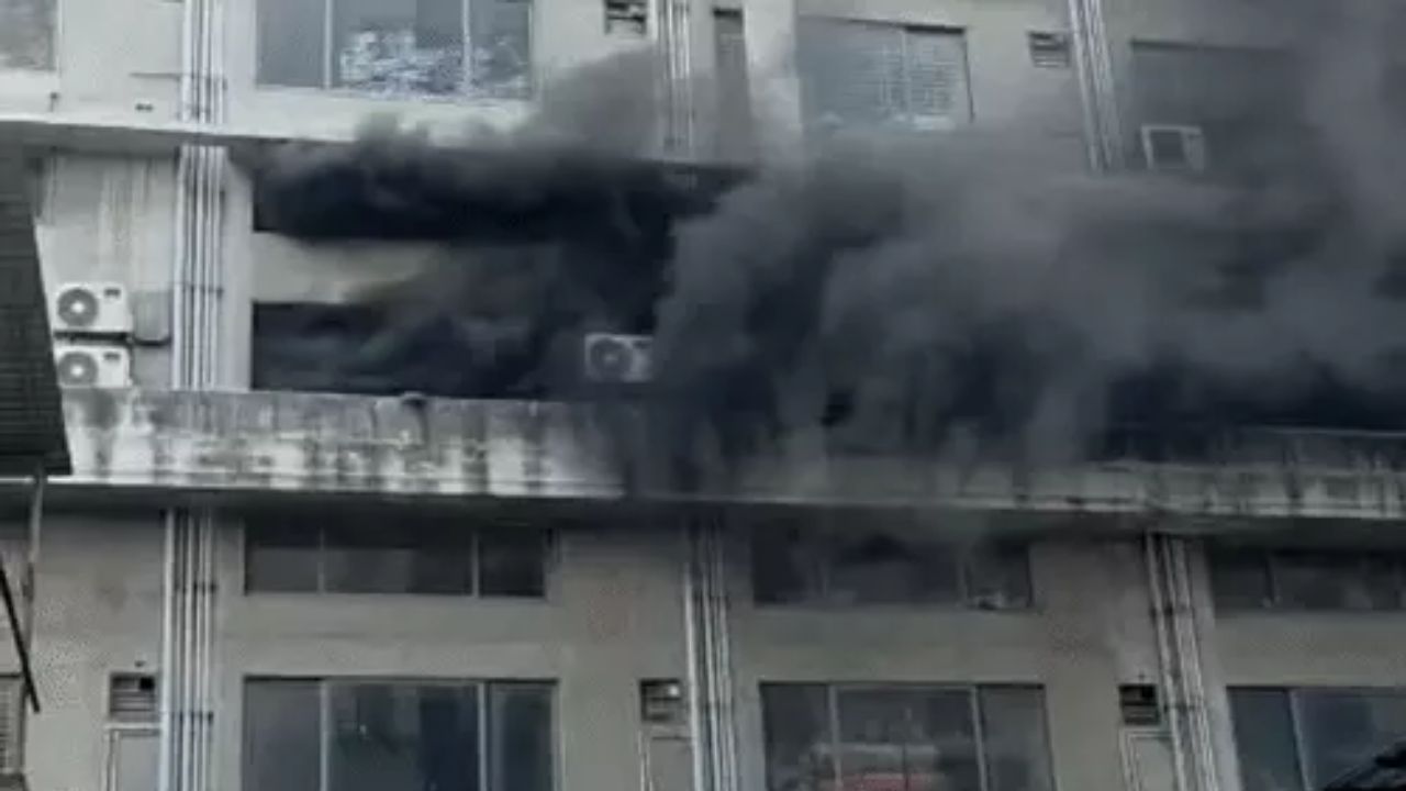 Surat : Fire Sparks Panic at Sangini Hub-2 Textile Market Surat textile market fire, the blunt times