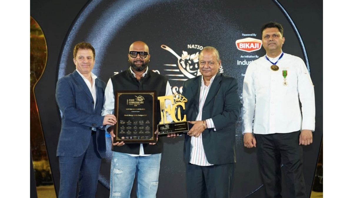 Gaurav Mangla’s Black Mango India Designs Bags Best F&B Space Developer Award