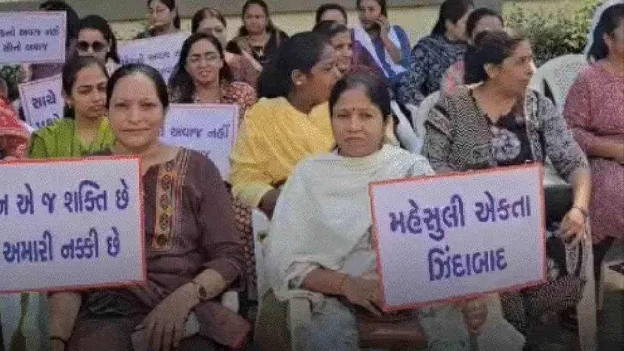 Gujarat revenue employees strike, the blunt times